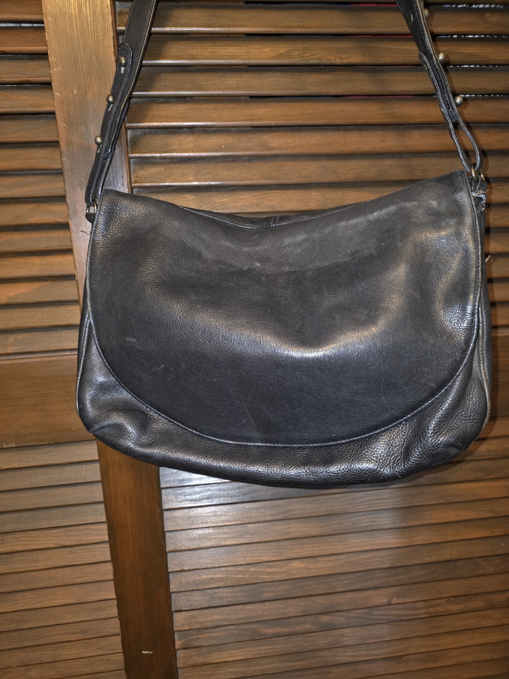 Classic Black Leather Shoulder Bag - Timeless Everyday Carry
